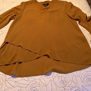 Gold Karen Kane hi/low blouse